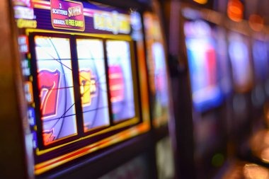 sepuhqq mobile app interface showing slot games and live casino options
